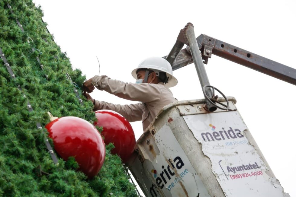 Mérida se alista para la Navidad; adornan avenidas y parques