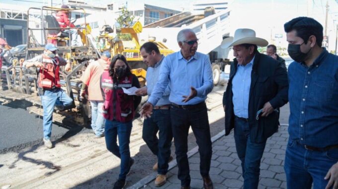 David Monreal supervisa los trabajos de rehabilitación de vialidades en Zacatecas y Guadalupe