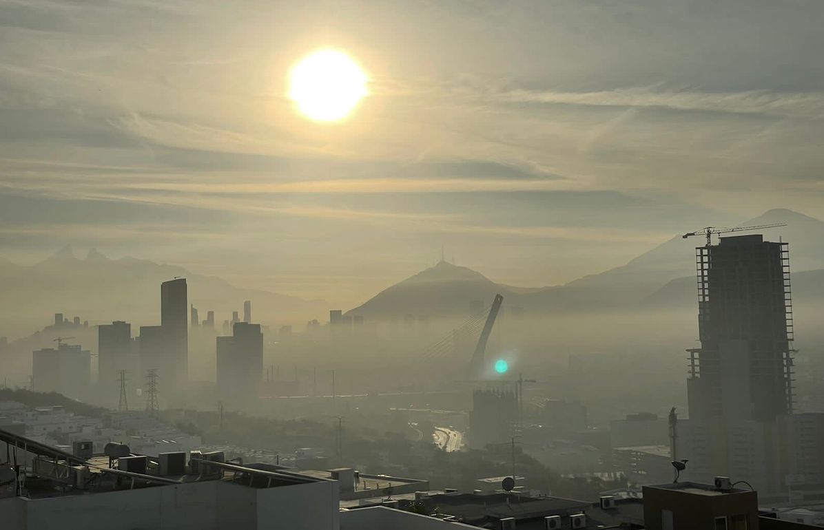 Continua la mala calidad del aire en Área Metropolitana de Monterrey debido a los incendios ocurridos en la entidad los días pasados.