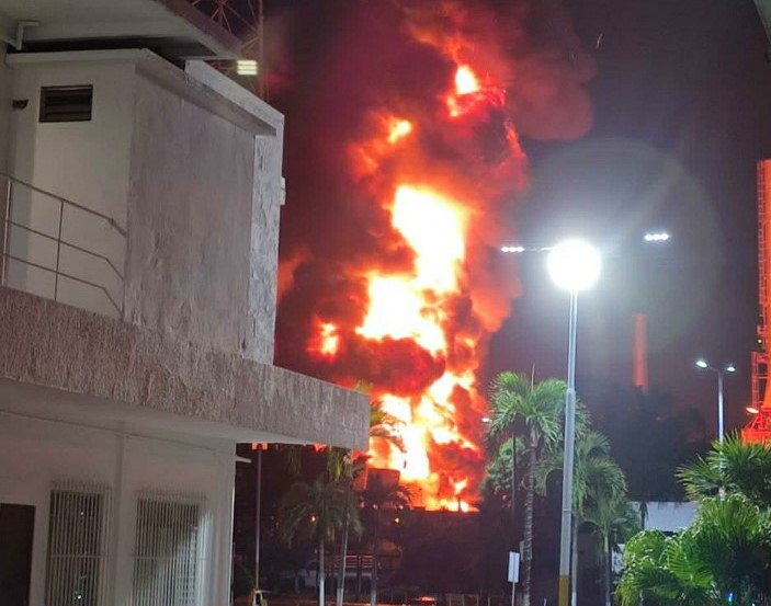 Se registra incendio en refinería Lázaro Cárdenas en Veracruz, aún se desconocen las causas del siniestro, sin embargo, no hay lesionados.