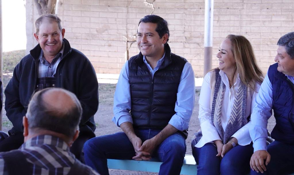 Héctor Flores se registra como precandidato a la gubernatura de Durango, también lanzó una convocatoria para la Alianza Va por Durango.
