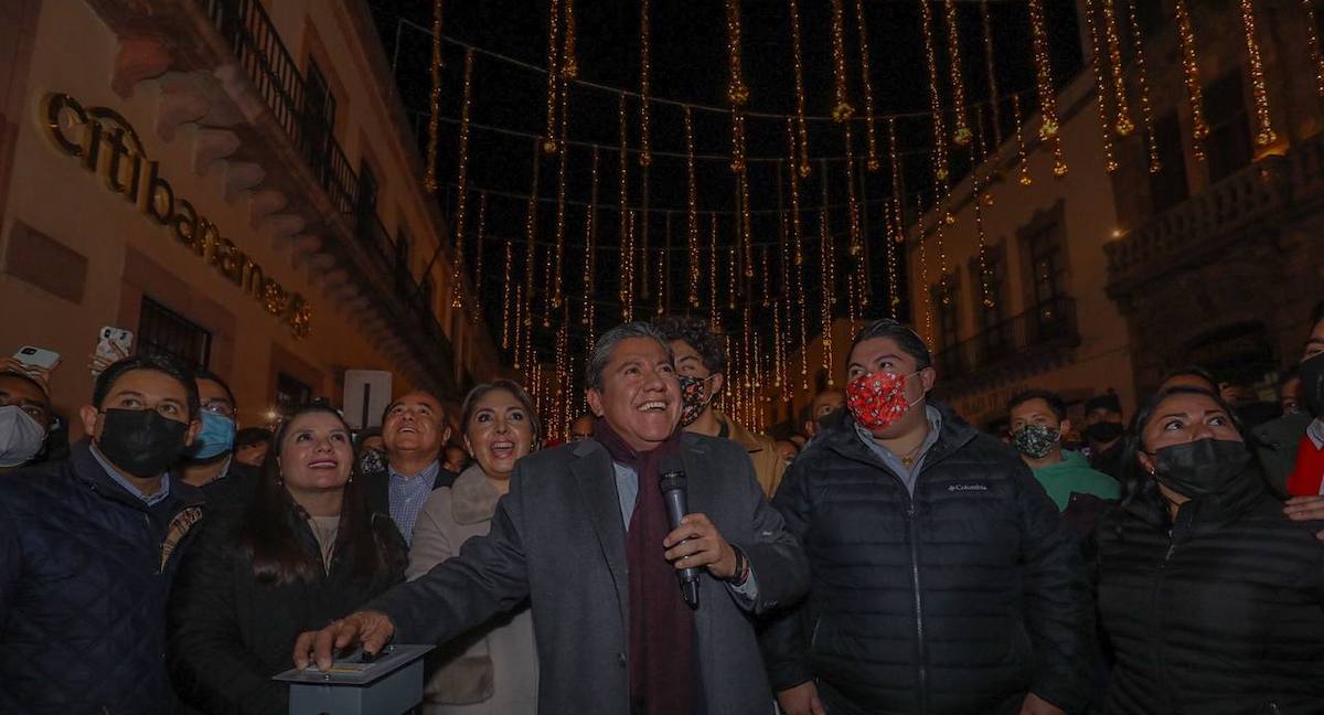 Encienden iluminación navideña en en el Centro Histórico de Zacatecas, dando inicio a las actividades derivadas de la época decembrina.