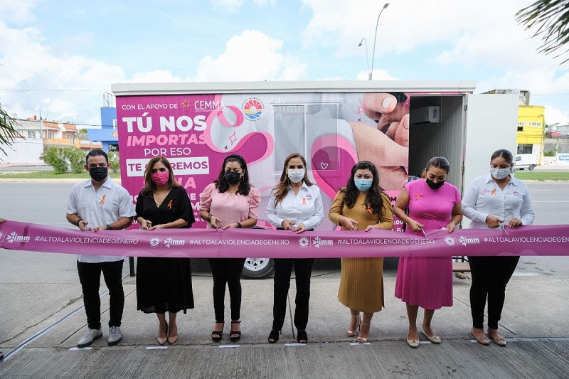 Inauguran en Cancún unidad médica móvil para mujeres