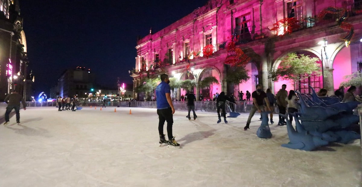 Patina en el Centro de Guadalajara, conoce todo lo que se sabe de la pista de hielo y demás atracciones que aún estarán disponibles.