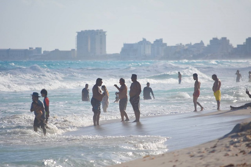 En Cancún disfrutan de playas limpias y certificadas