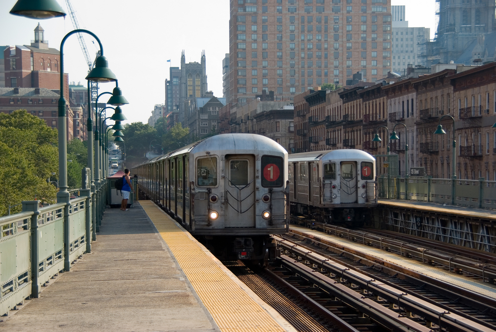 Nueva York suspende servicio en tres líneas del metro por covid-19