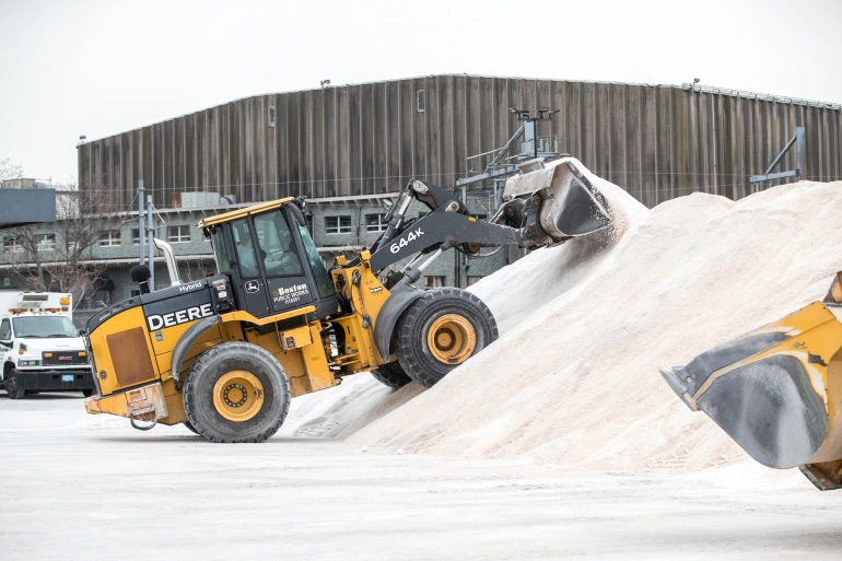 Miles de vuelos cancelados mientras el este de EE. UU. se prepara para una tormenta de nieve