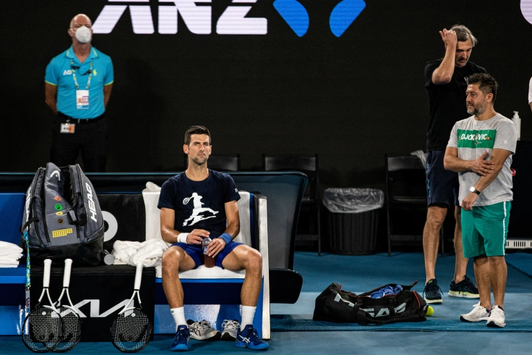 Djokovic vuelve a la detención mientras lucha contra la deportación de Australia