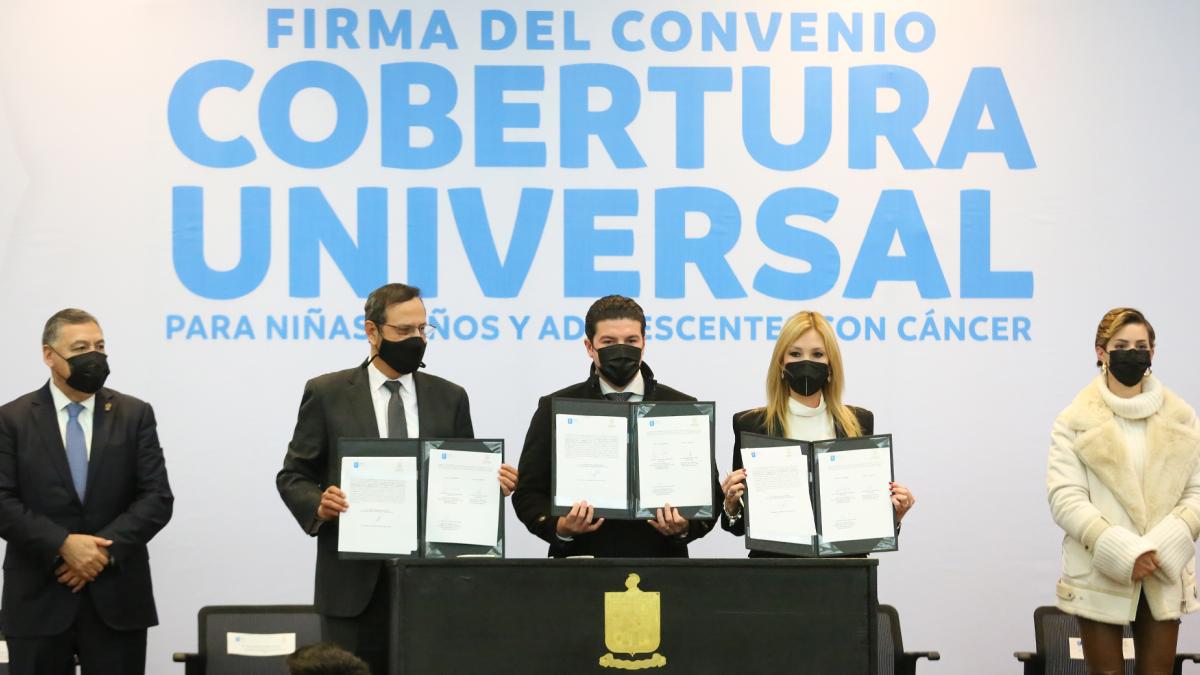 Samuel García firma convenio de Cobertura Universal para niños y adolescentes con cáncer