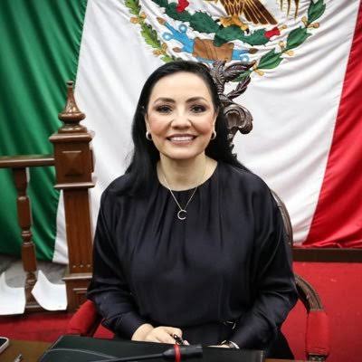 LA COLUMNA: Adriana Hernández, puede ser, tiene liderazgo y arraigo popular