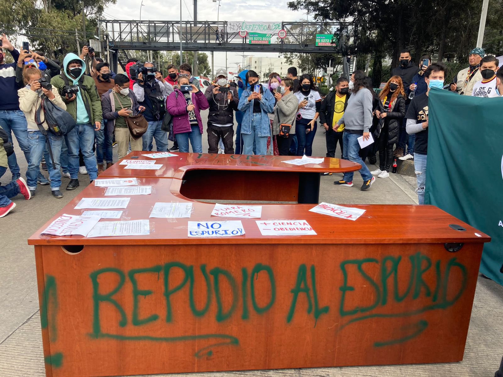 Aprueban modificar estatutos del CIDE; alumnos bloquean la carretera México-Toluca