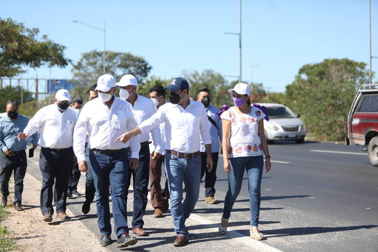 Mauricio Vila supervisa las obras que se realizan en el Anillo Periférico de Mérida