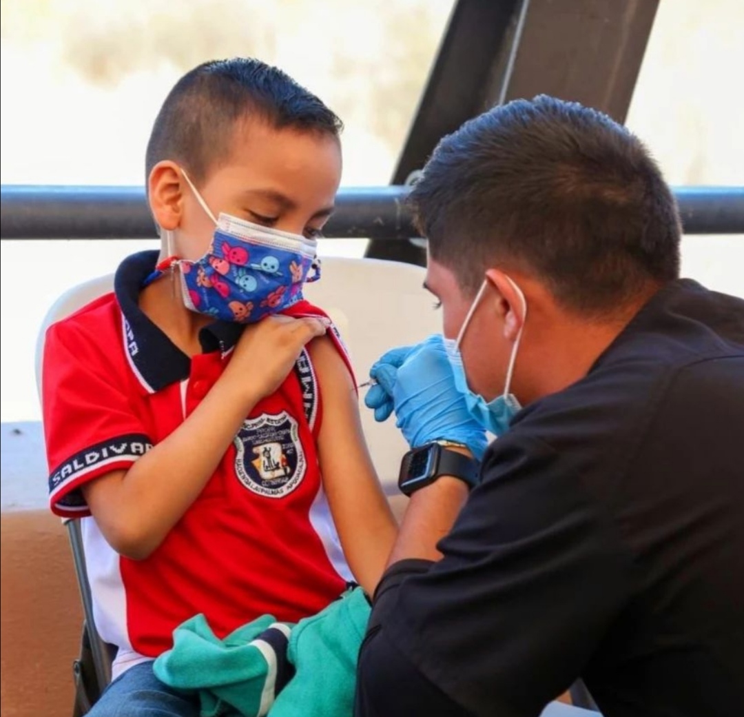 Texas dará 500 mil vacunas a Nuevo León para menores de 15 años