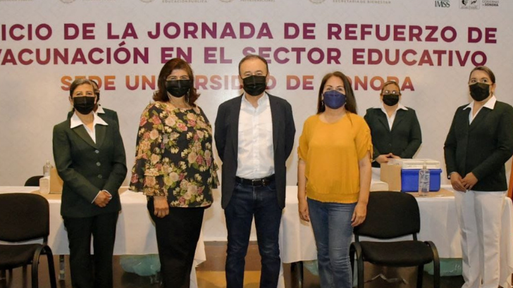 En Sonora inició vacunación de refuerzo para maestros