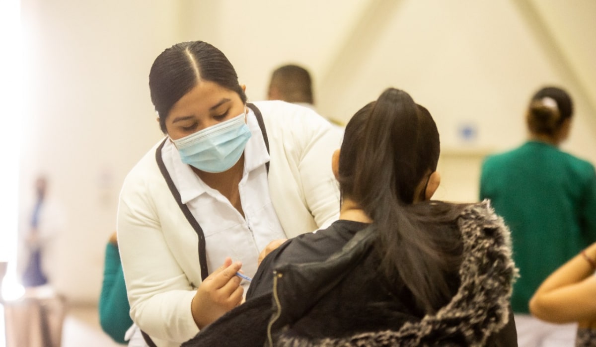 Hasta el momento 18 mil 638 maestros de Tamaulipas se han vacunado con Moderna, como parte de la campaña de refuerzo contra el covid-19.