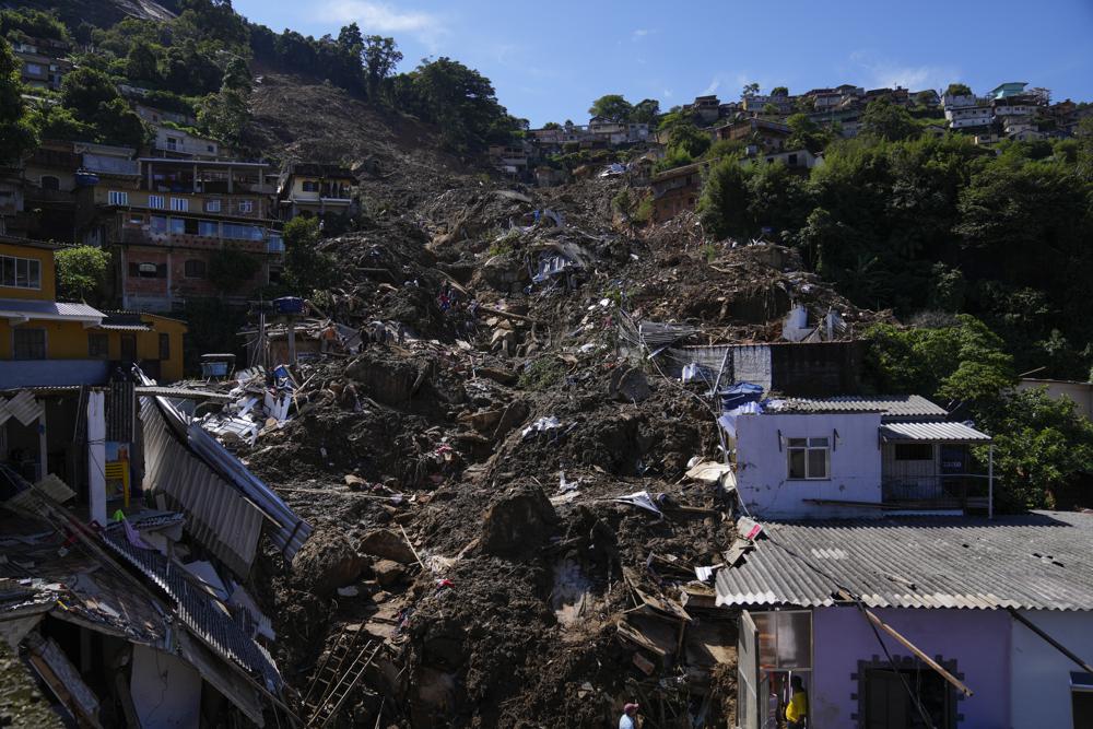 El número de muertos por deslizamientos de tierra de Brasil alcanza los 105, con docenas de desaparecidos