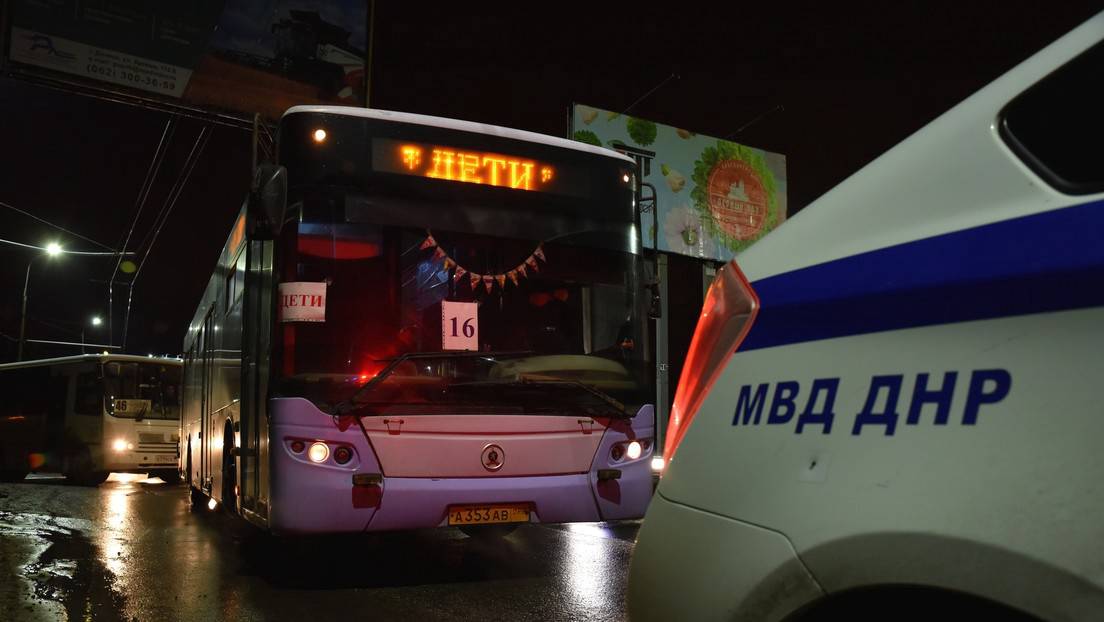 Llegan a Rusia los primeros autobuses con refugiados de la república autoproclamada de Donetsk