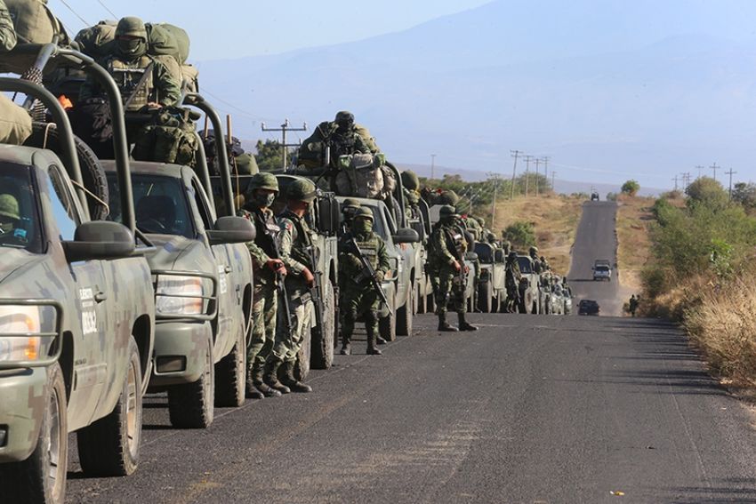 Ejército avanza en la recuperación de Aguililla, llegan más de mil soldados
