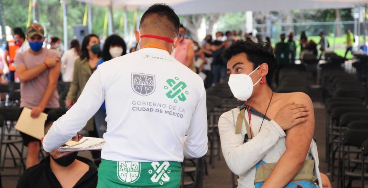 CDMX anuncia refuerzo anticovid para personas de 30 a 39 años