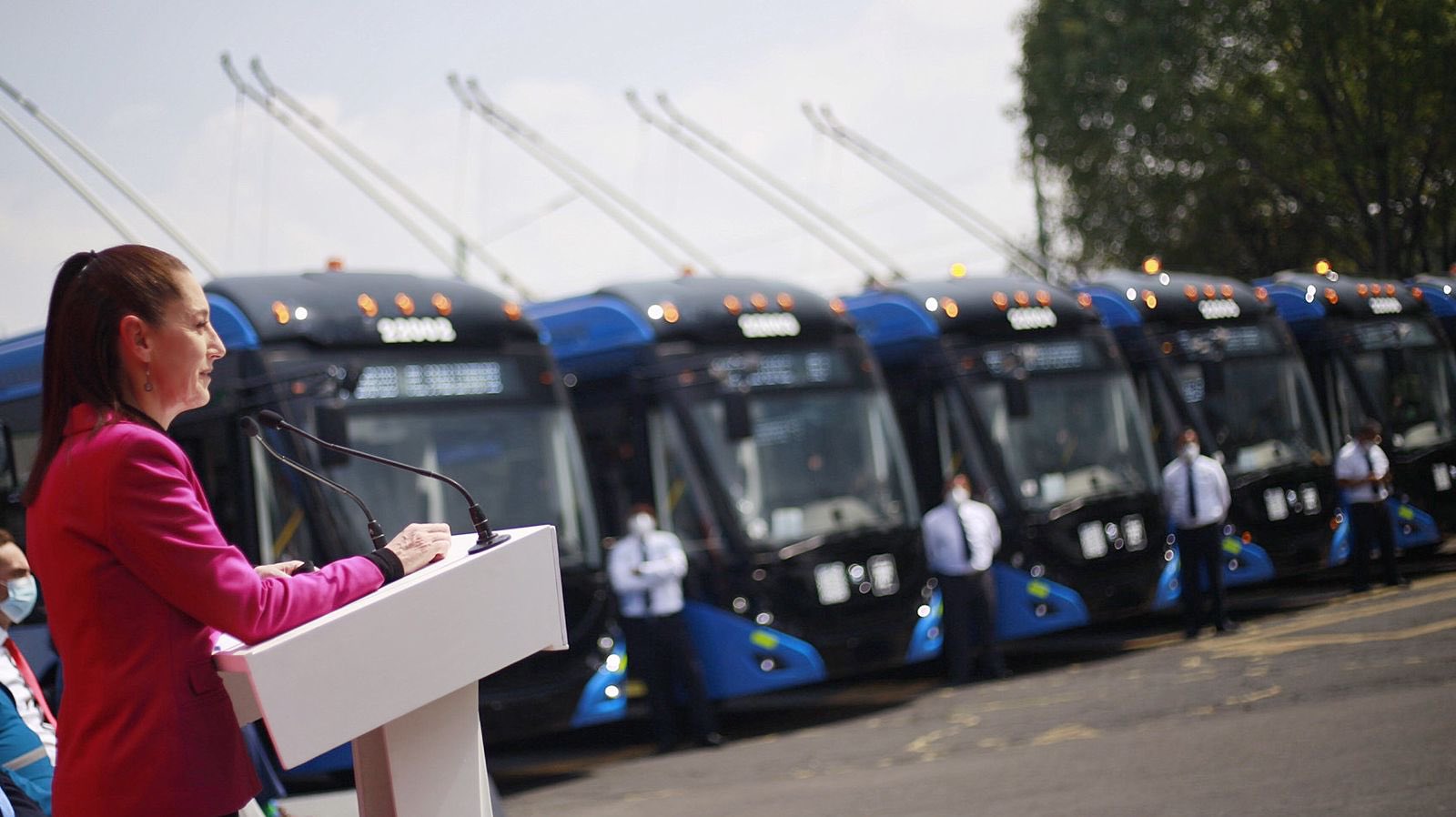 CDMX presenta nuevos trolebuses; correrán de El Rosario a Chapultepec