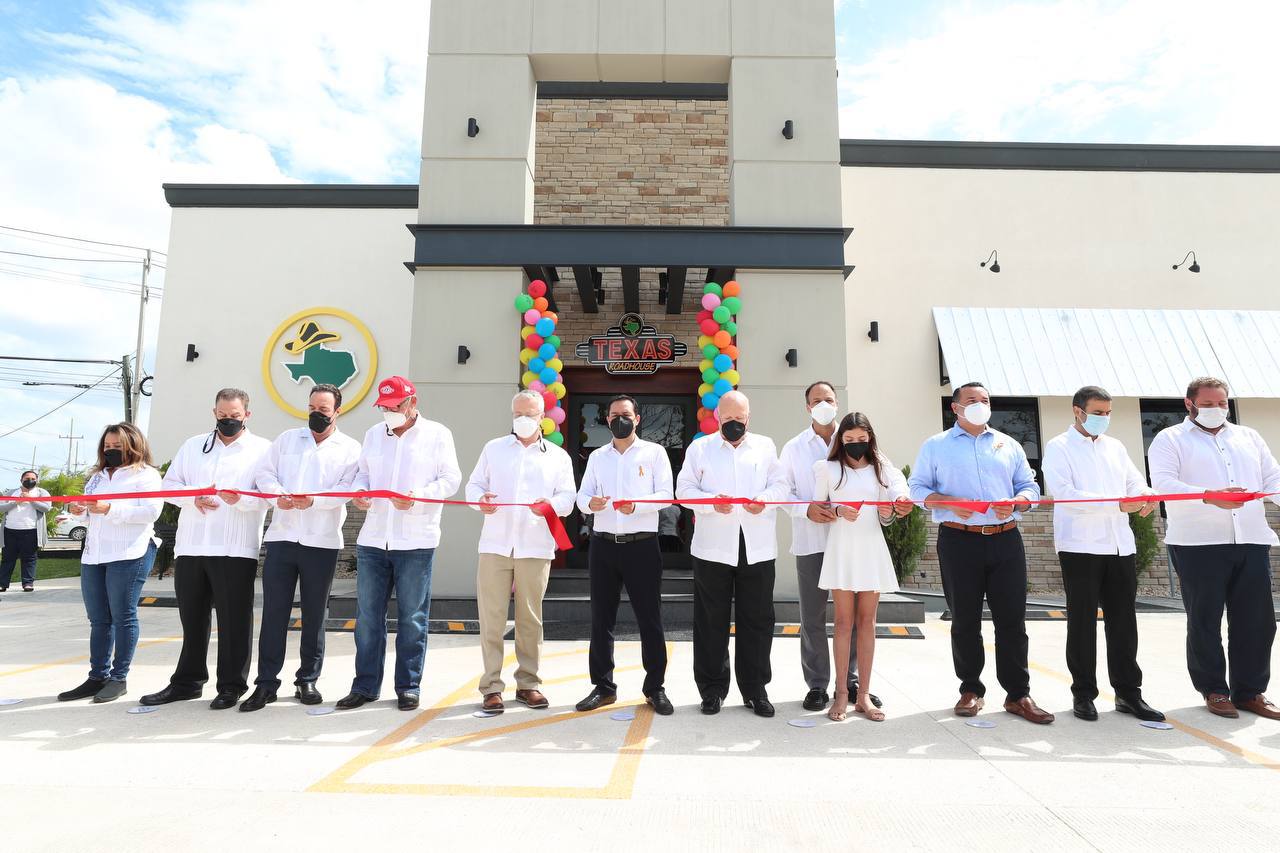 Inauguran nuevo restaurante 'Texas Roadhouse' en Mérida
