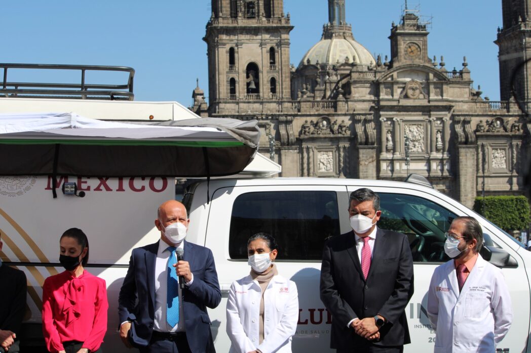 Insabi entrega unidas médicas móviles a la CDMX