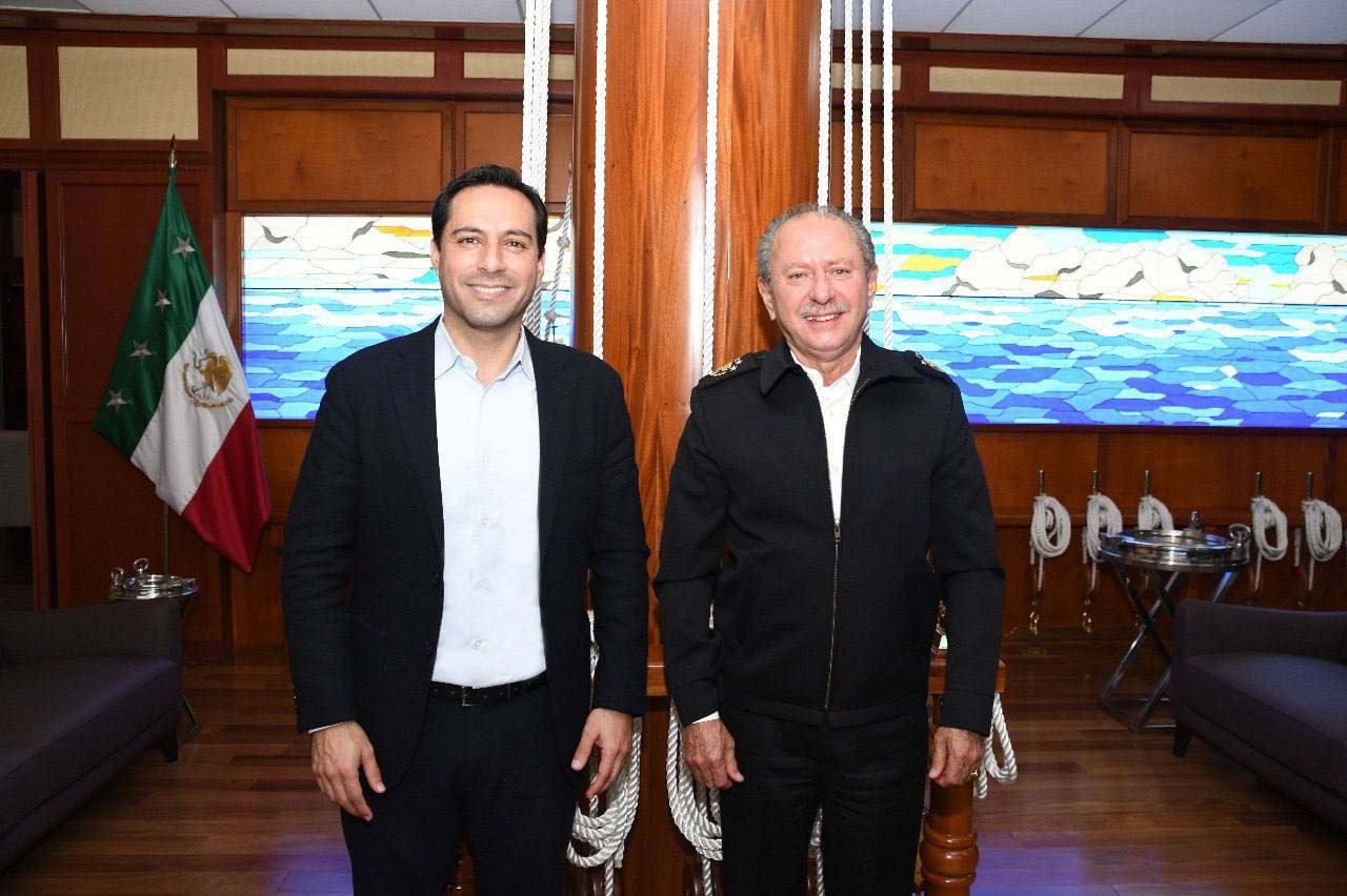 Mauricio Vila se reúne con Rafael Ojeda, secretario de la Marina