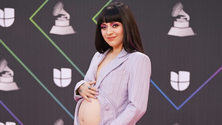 Mon Laferte anuncia el nacimiento de su primer hijo