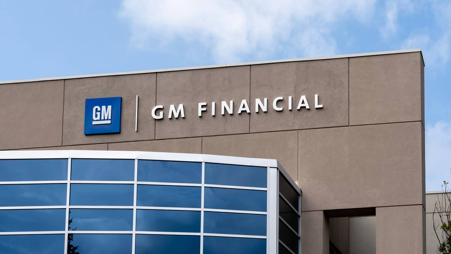 Pese a crisis de chips, los beneficios de GM aumentaron 55.8% en 2021