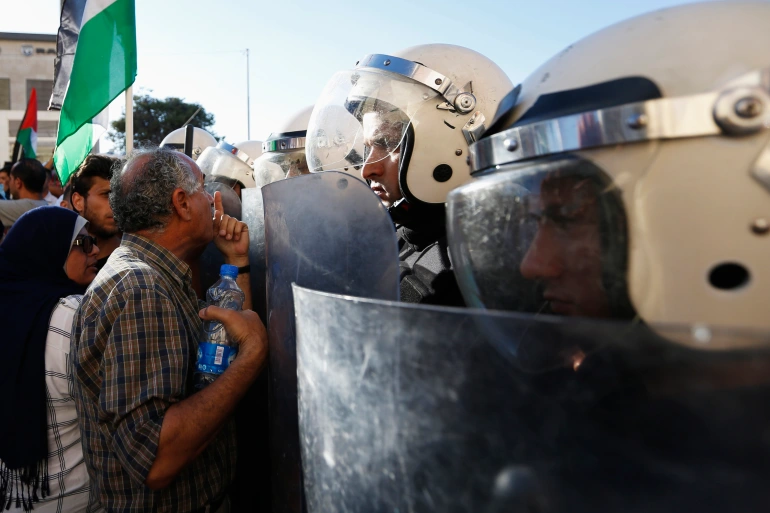 Palestinos exigen respuestas para el tiroteo de la AP en una protesta estudiantil