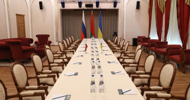 Rusia y Ucrania comienzan negociaciones en Bielorrusia