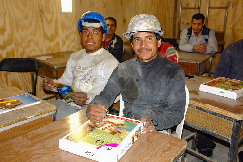 Atiende INEA a mil 648 trabajadores de la construcción con servicios de alfabetización, primaria y secundaria