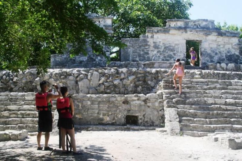 Reabren al público las zonas arqueológicas de Xcaret y El Rey, en Quintana Roo
