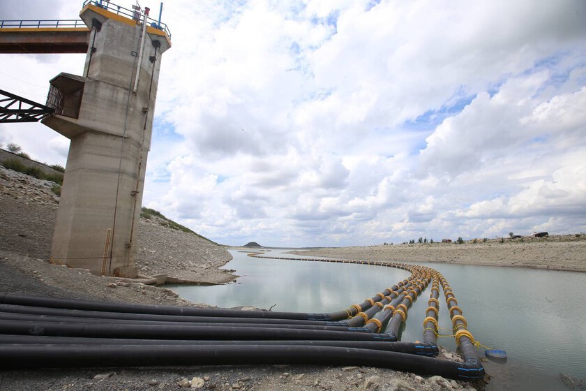 Declararon emergencia por sequía extrema derivada de los bajos niveles de agua en las presas que suministran al estado de Nuevo León.