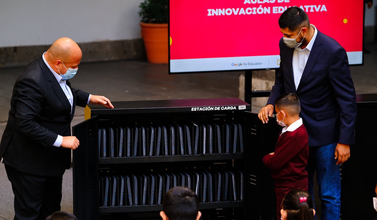 Aulas de innovación educativa son entregadas en Jalisco, con el objetivo de crear espacios inclusivos que promuevan el uso de la tecnología.