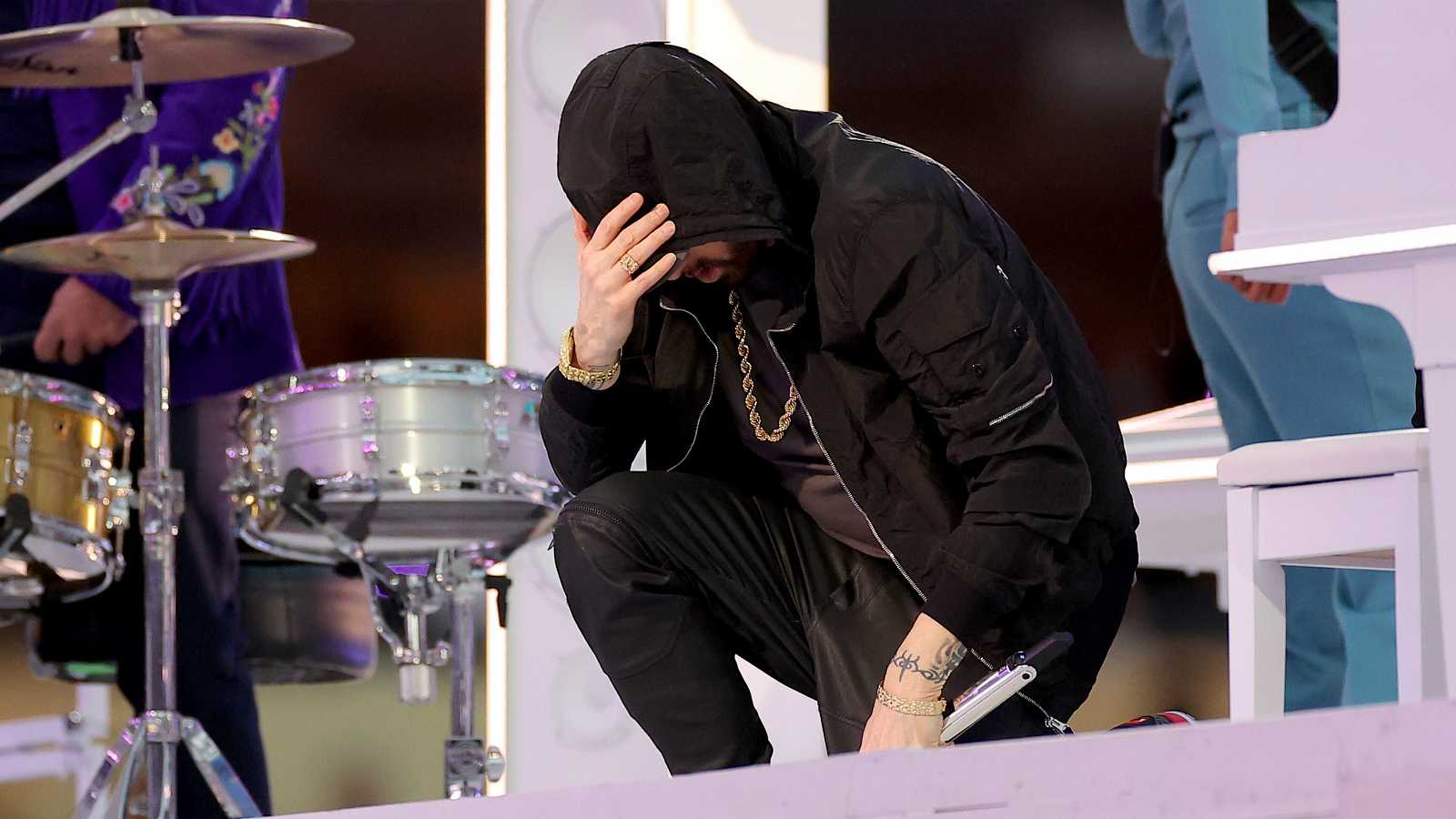 NFL niega haber prohibido a Eminem hincarse en el show de medio tiempo