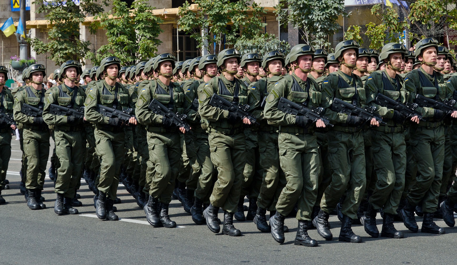Rusia moviliza tropas a Donetsk y Lugansk