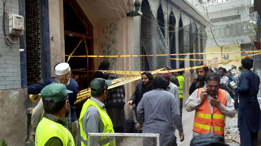 Un atentado suicida mata a 56 personas en la mezquita chiíta de Pakistán