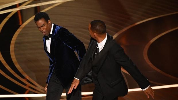 Academia Will Smith abofetea a Chris Rock