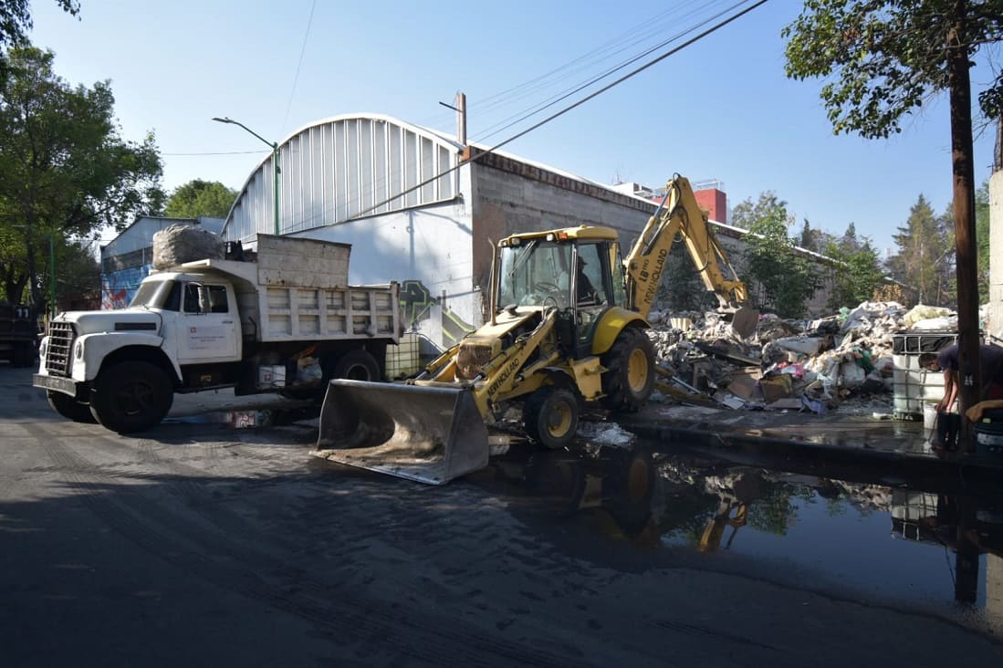 Erradican tiradero de 30 toneladas de basura en Azcapotzalco