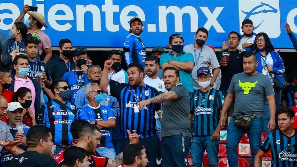 Juez libera a 2 de los 14 detenidos por riña en estadio de Querétaro