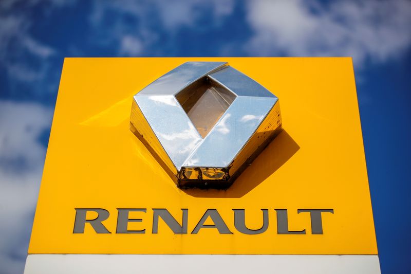 Renault también suspende operaciones en Rusia