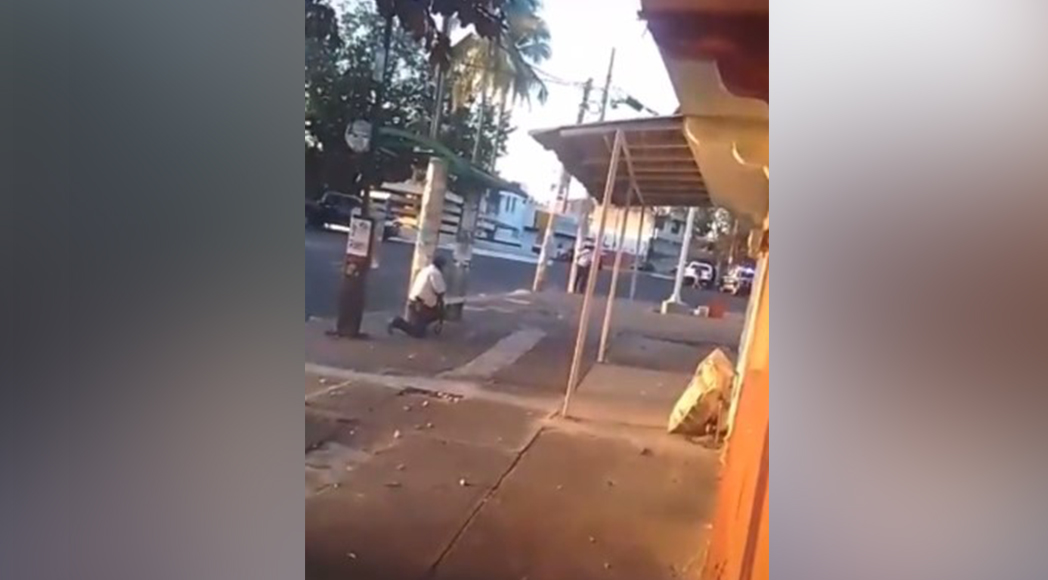 Tiradores se enfrentan a policías en Colima