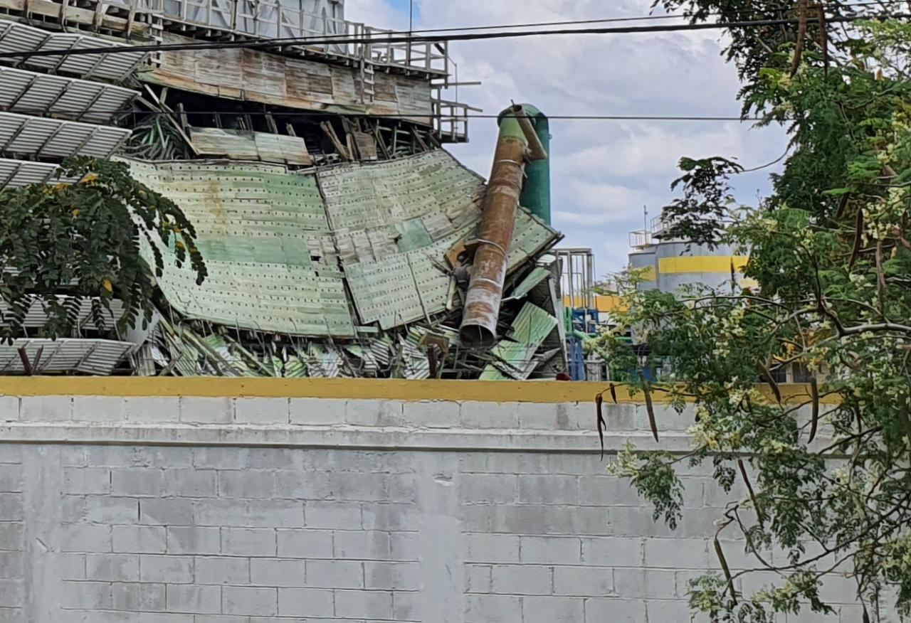 colapsa torre de enfriamiento en central de CFE en Mérida