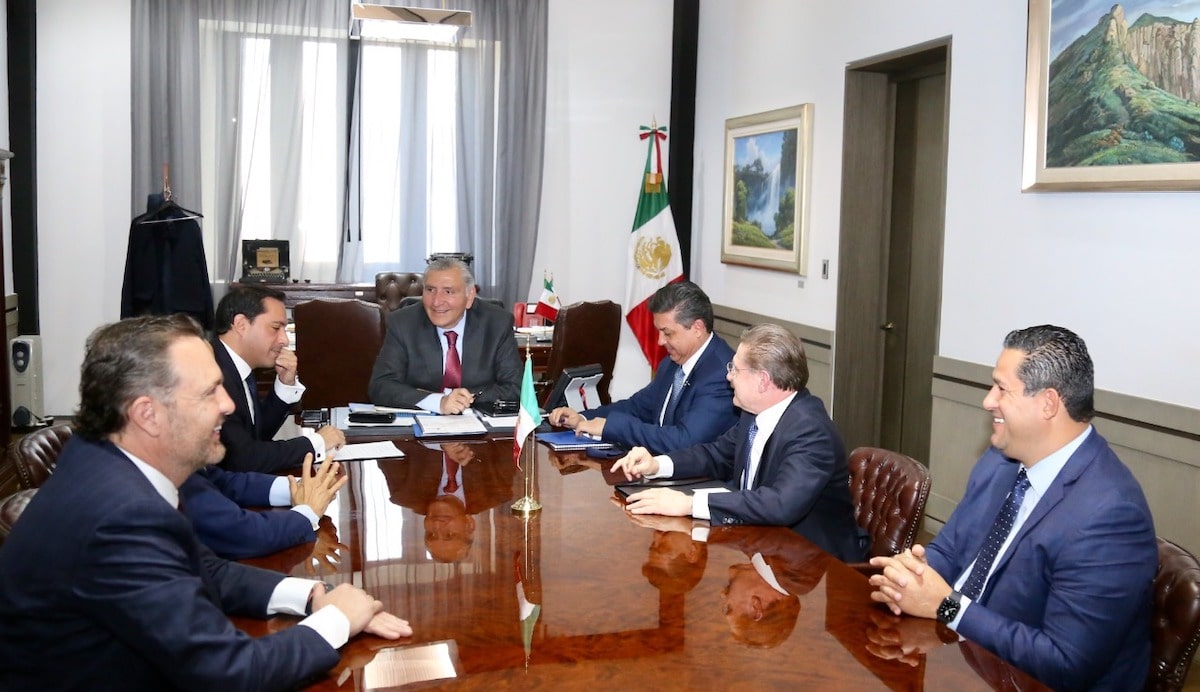 Gobernadores del PAN se reúnen con Augusto López para acordar la apertura del diálogo con las distintas fuerzas políticas del país.