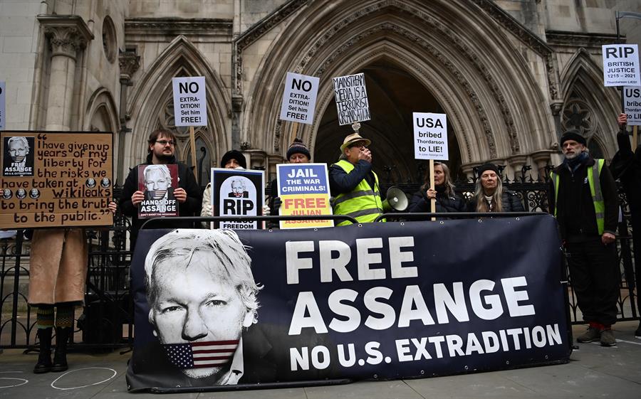 Autorizan extraditar a Julian Assange a Estados Unidos