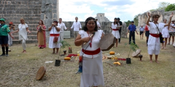 Con flores y frutas, agradecen a la Madre Tierra en Chichén Itzá