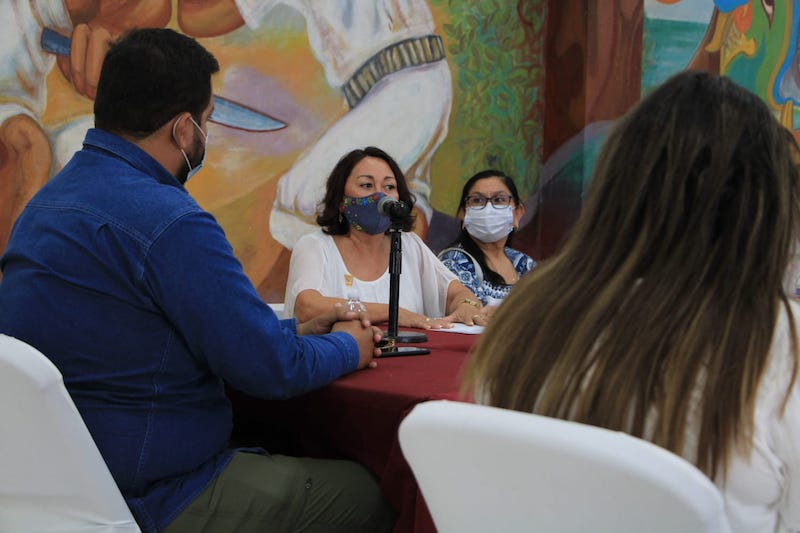 Reunión autoridades con Pioneros de Cancún A. C.