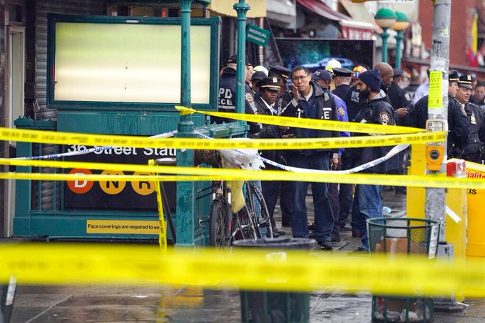 Identifican a persona ligada con tiroteo en Metro de Nueva York