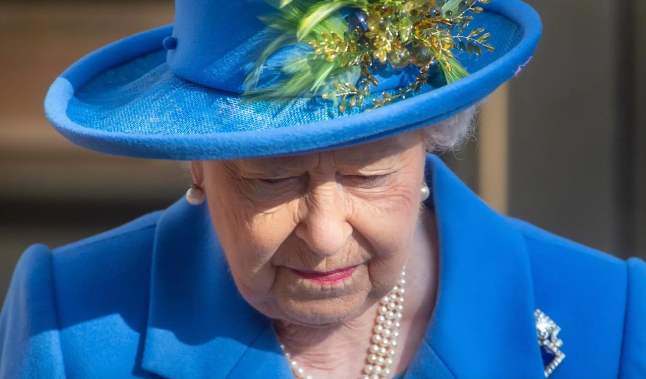 La reina Isabel II admite que la Covid-19 la dejó 'exhausta'